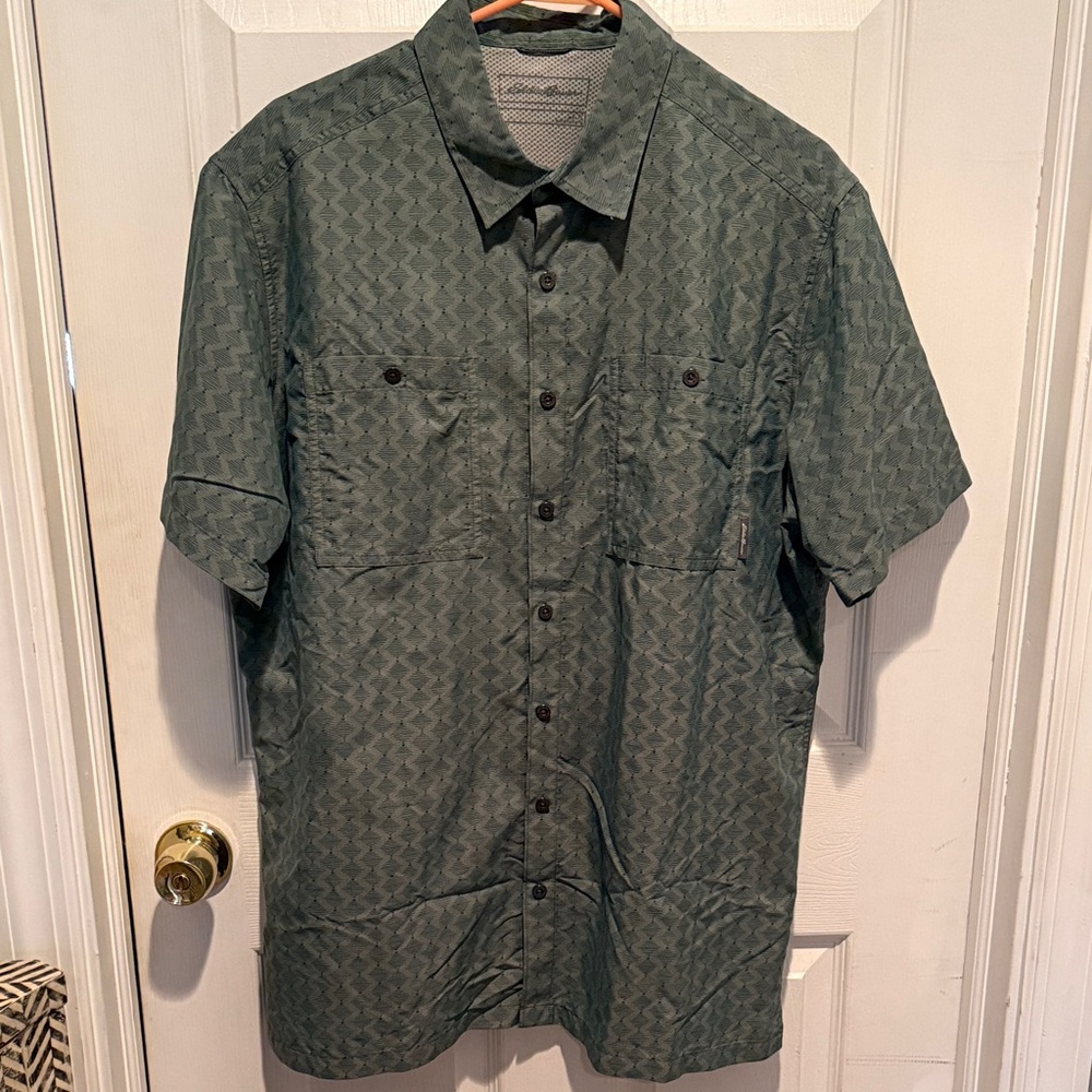Eddie Bauer Men's Green Patterned Short Sleeve Shirt